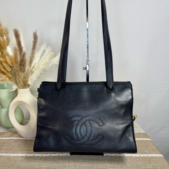 EUC Vintage CHANEL CC Black Caviar Leather Shoulder Bag - Picture 4 of 17